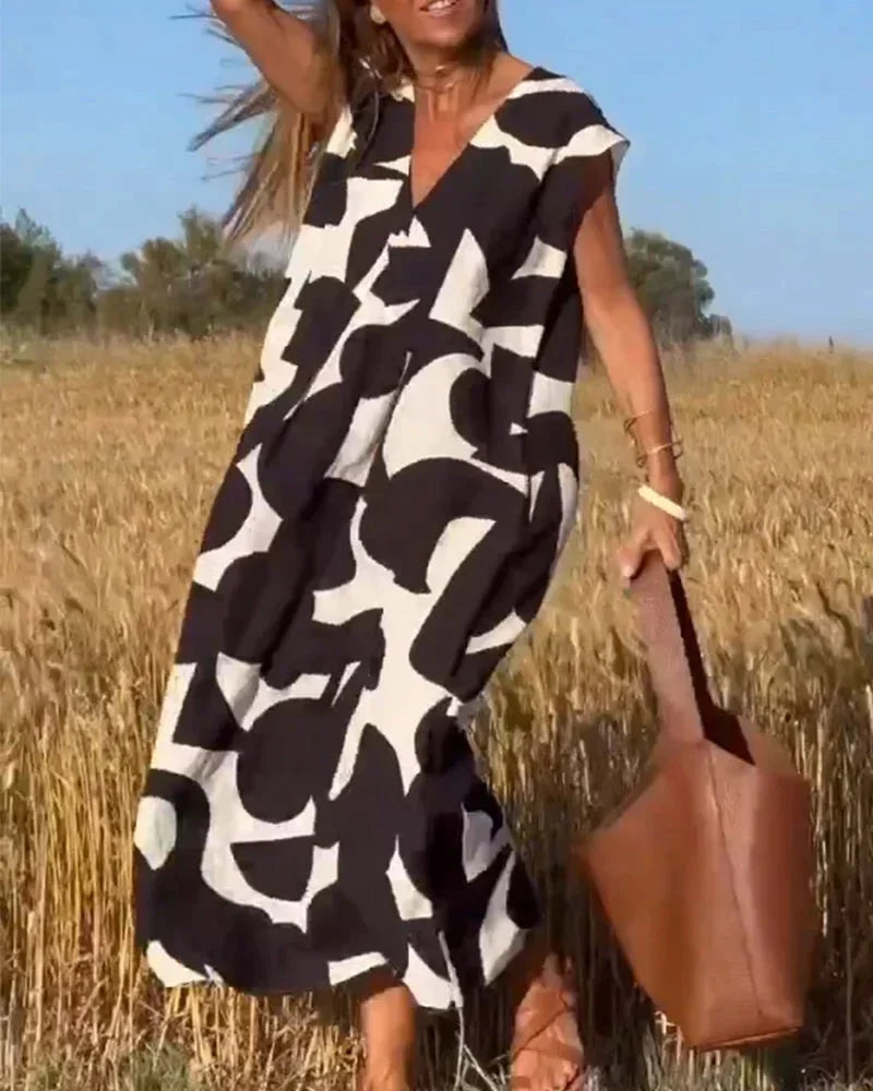 Maxi dress for women with V-neck and flowing patterns