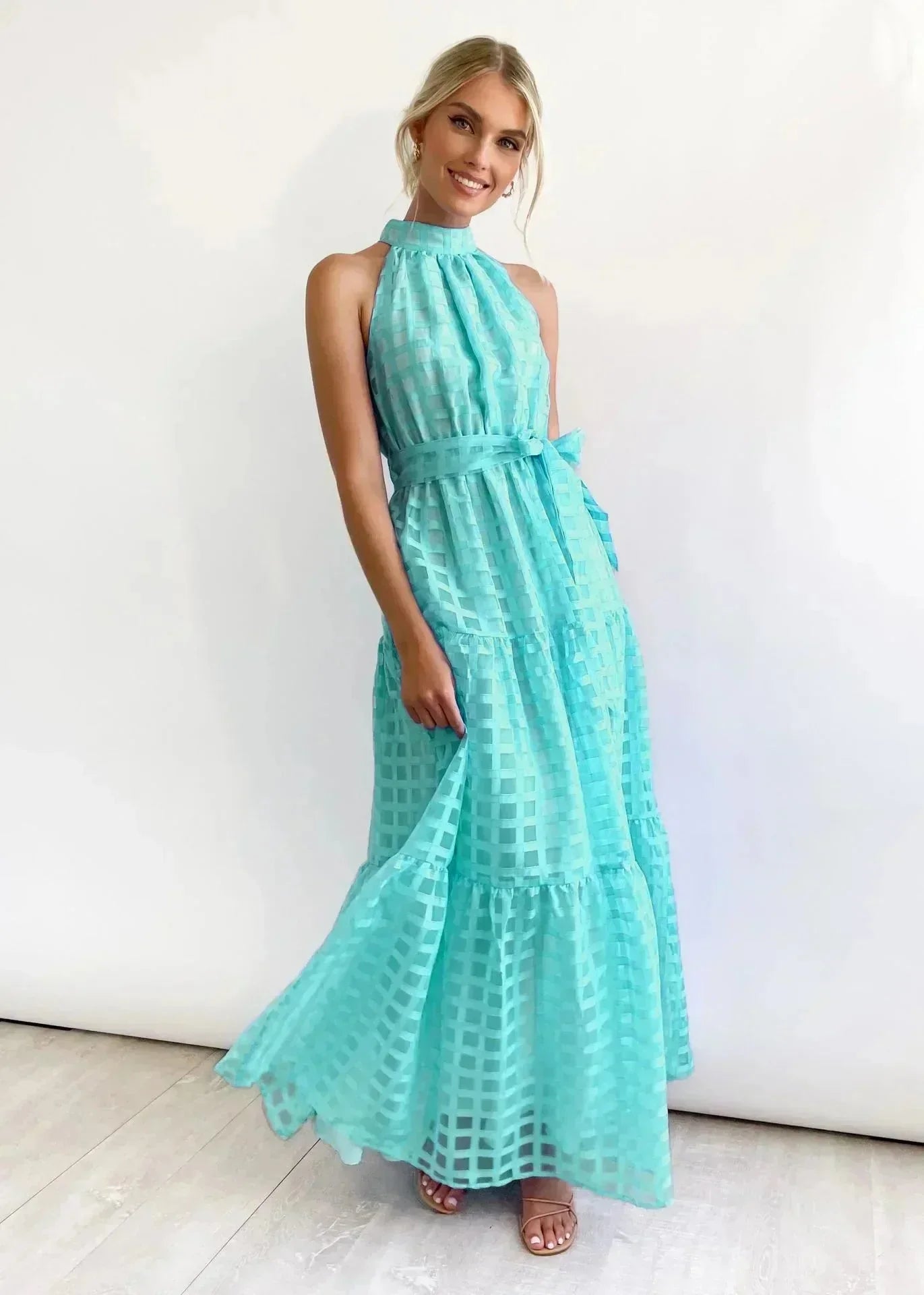 Sleeveless women's Maxi dress with chic pattern and belt