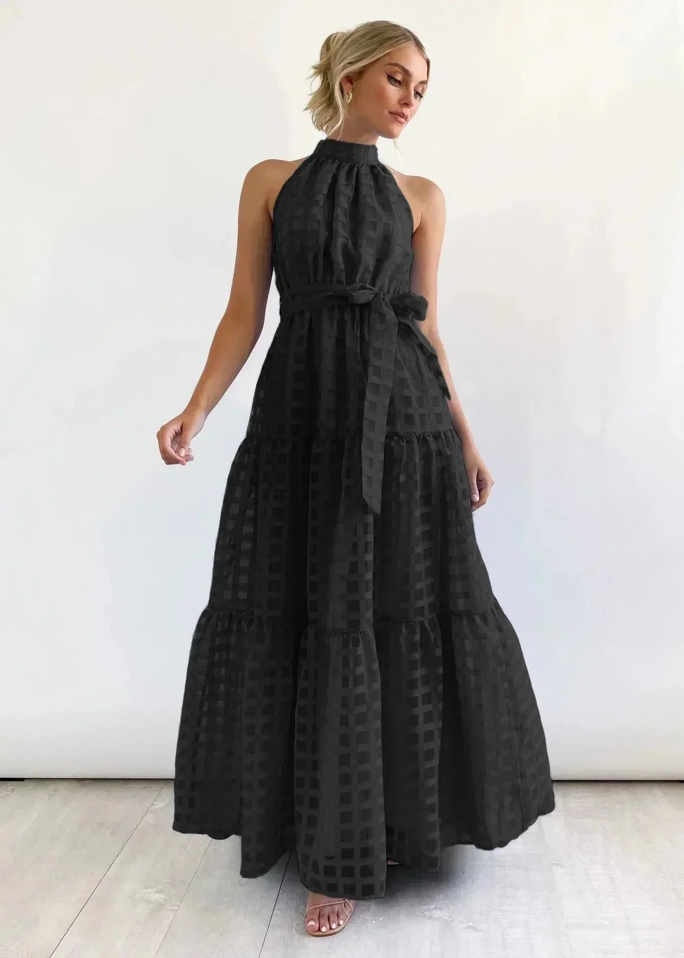 Sleeveless women's Maxi dress with chic pattern and belt