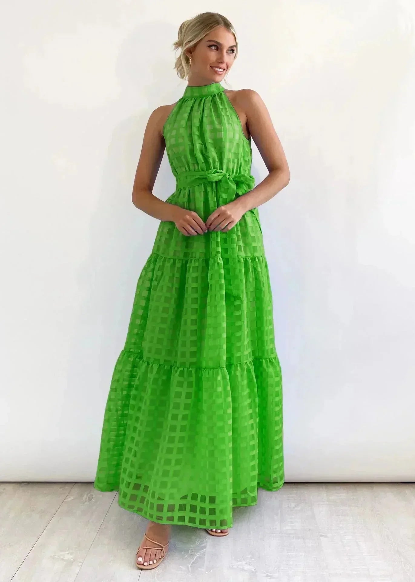 Sleeveless women's Maxi dress with chic pattern and belt