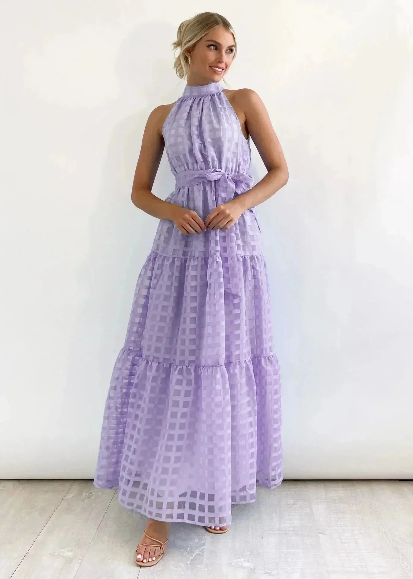 Sleeveless women's Maxi dress with chic pattern and belt