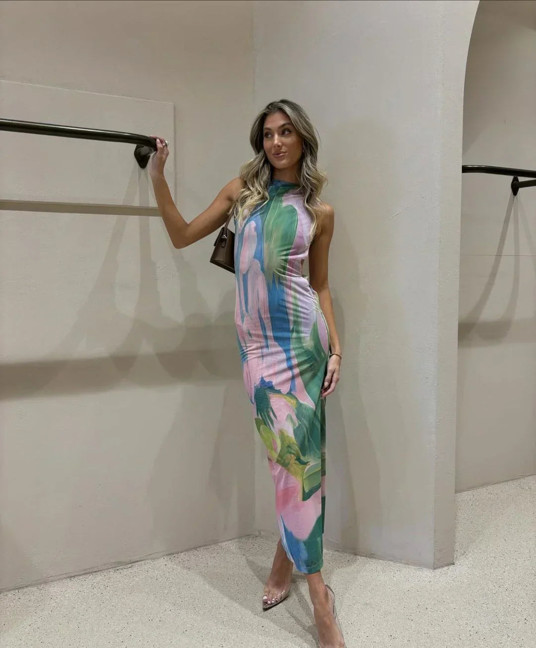 Fitted women's Maxi dress with multicolored tropical print