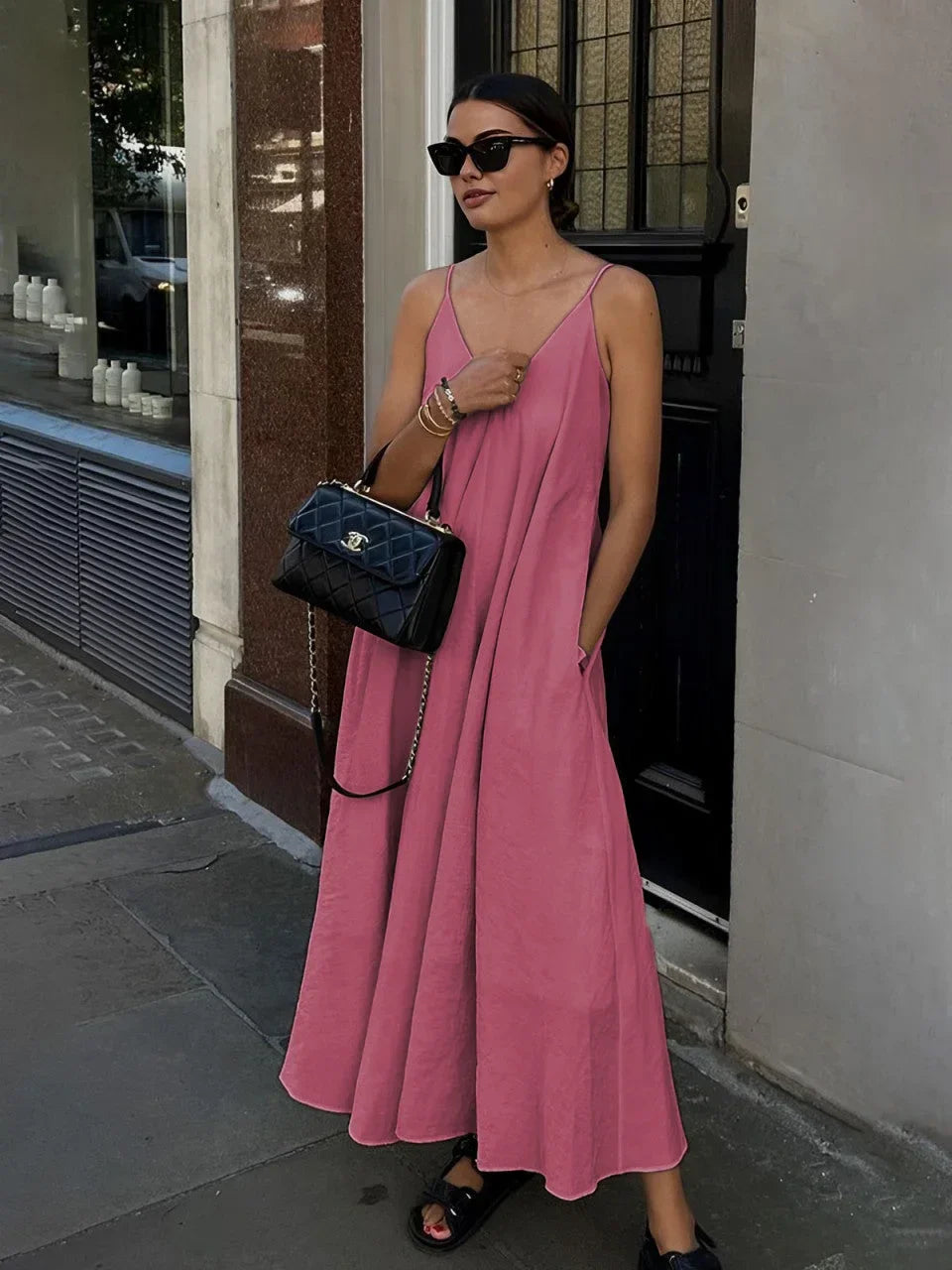Flowy women's Maxi dress with thin straps and ruffles