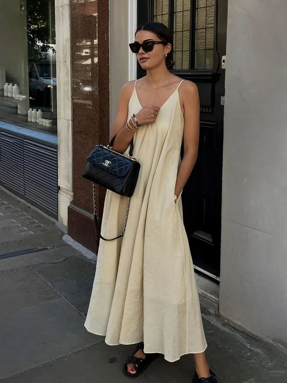Flowy women's Maxi dress with thin straps and ruffles