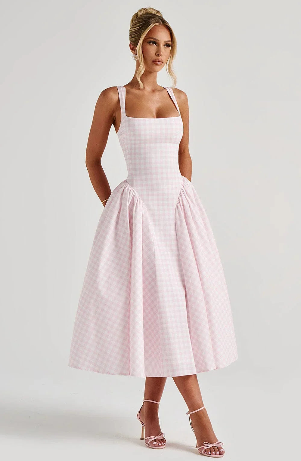 Flared mid-length dress for women with checks and wide straps